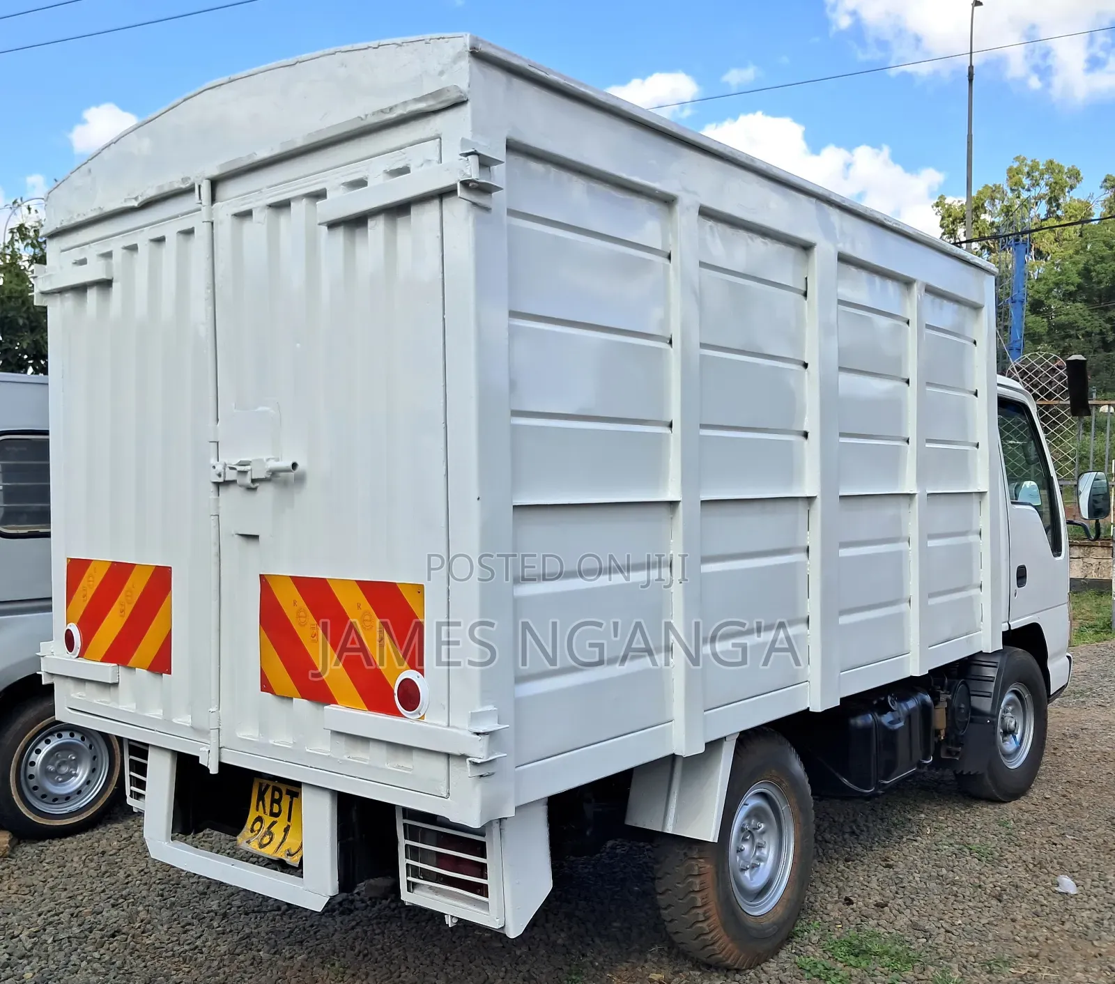 Isuzu NHR Truck