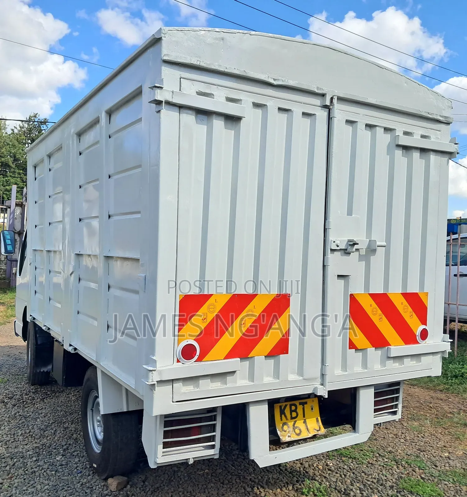 Isuzu NHR Truck