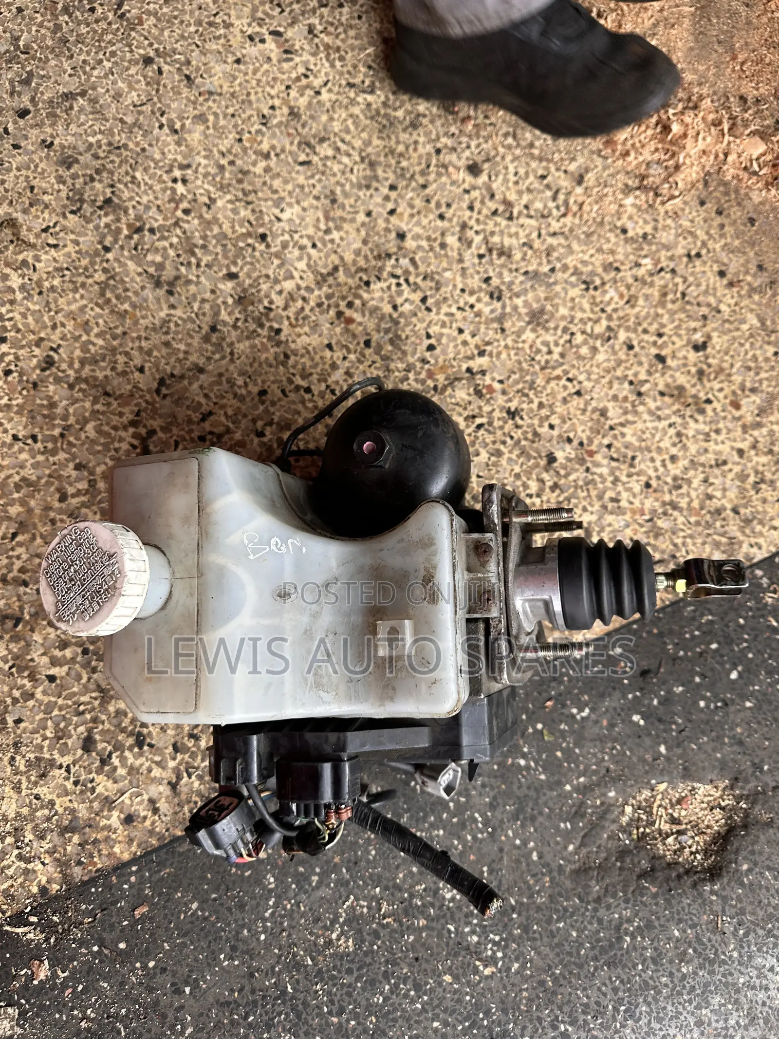Pajero Brake Booster