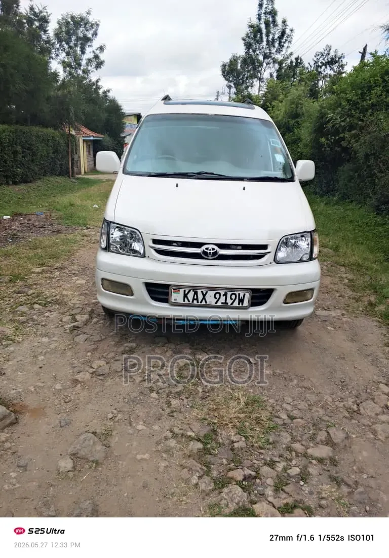 Toyota TownAce 2000 White