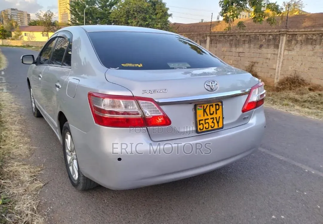 Toyota Premio 2011 Silver