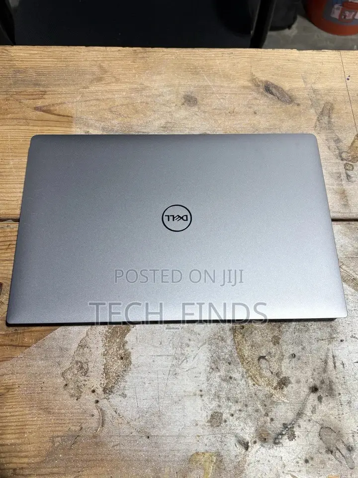 Laptop Dell Latitude 5540 16GB Intel Xeon SSD 512GB