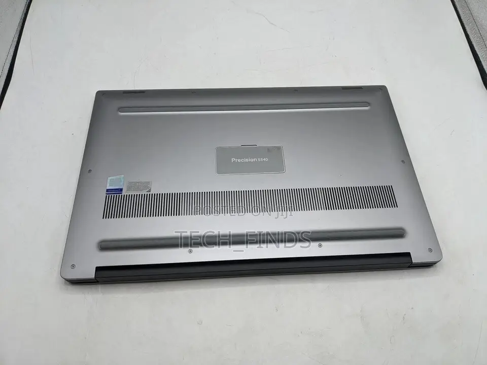 Laptop Dell Latitude 5540 16GB Intel Xeon SSD 512GB