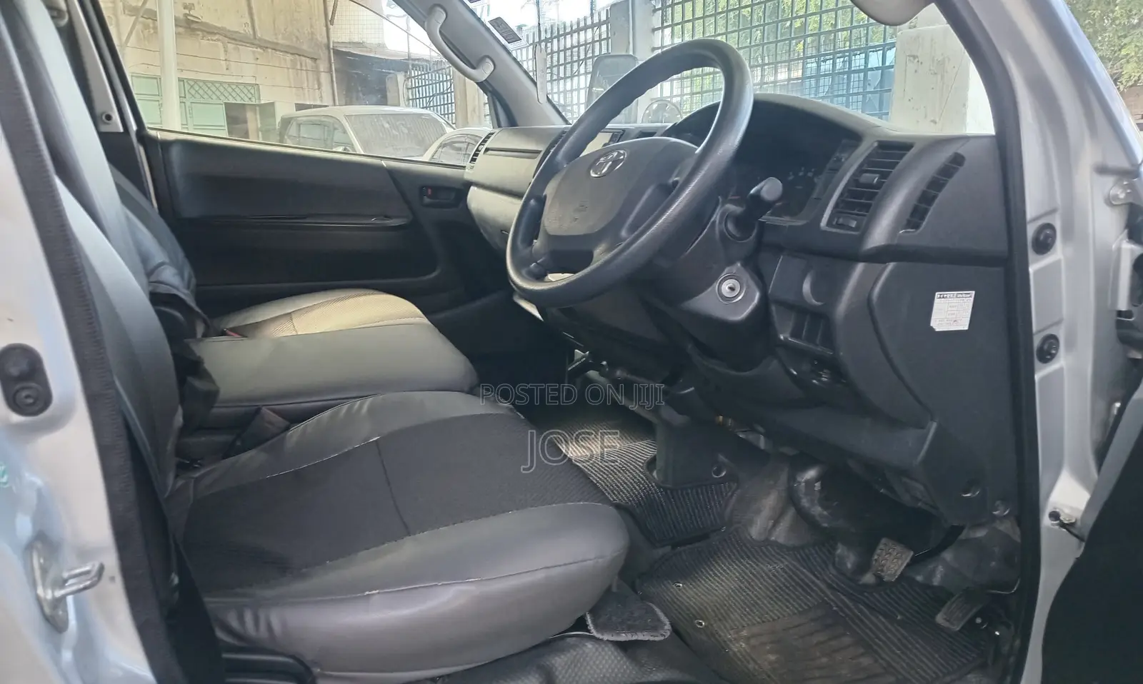 Toyota HiAce 2016 Silver