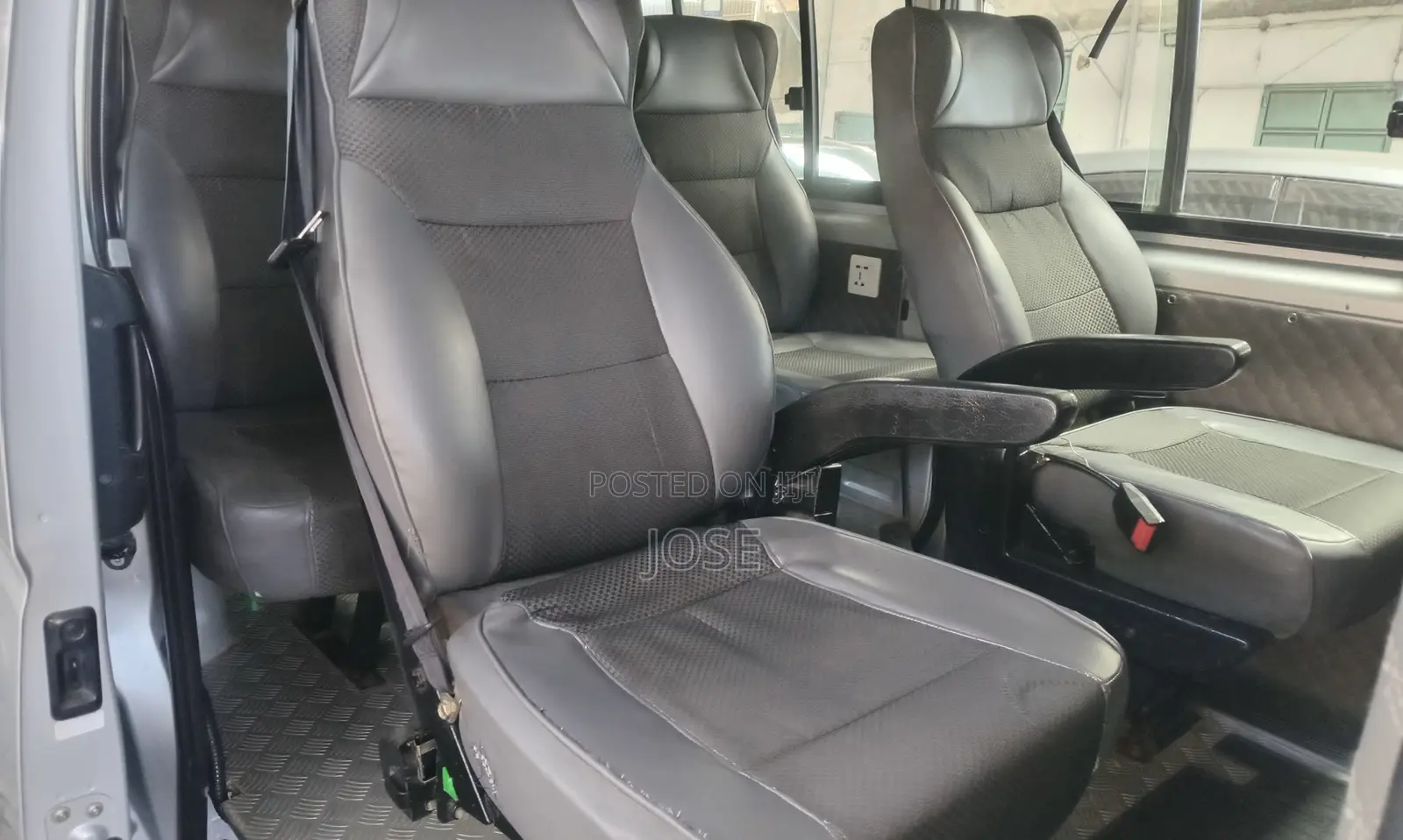 Toyota HiAce 2016 Silver