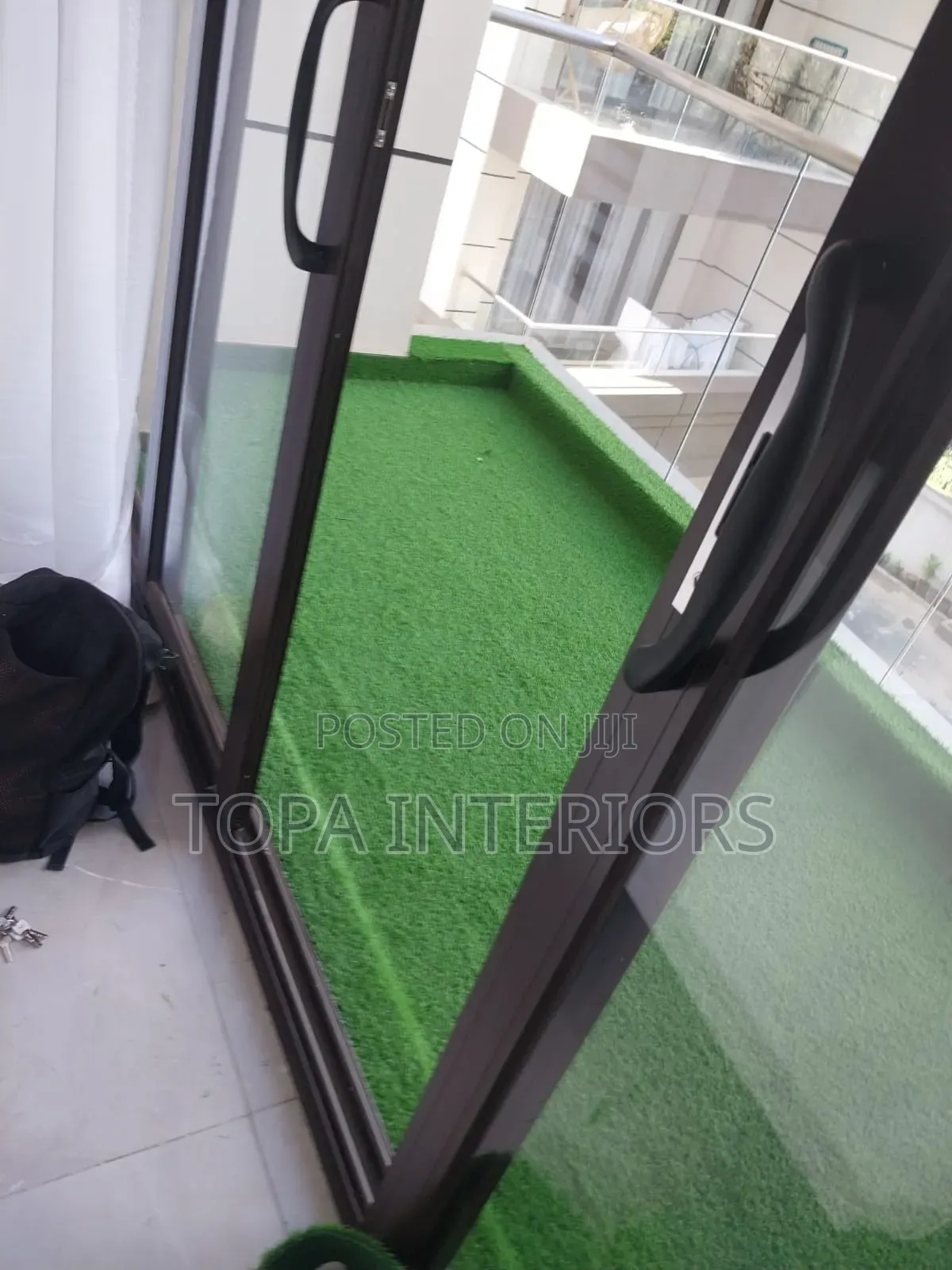 Luxury Outdoor Balcony Synthetic Grass Carpet Installation
