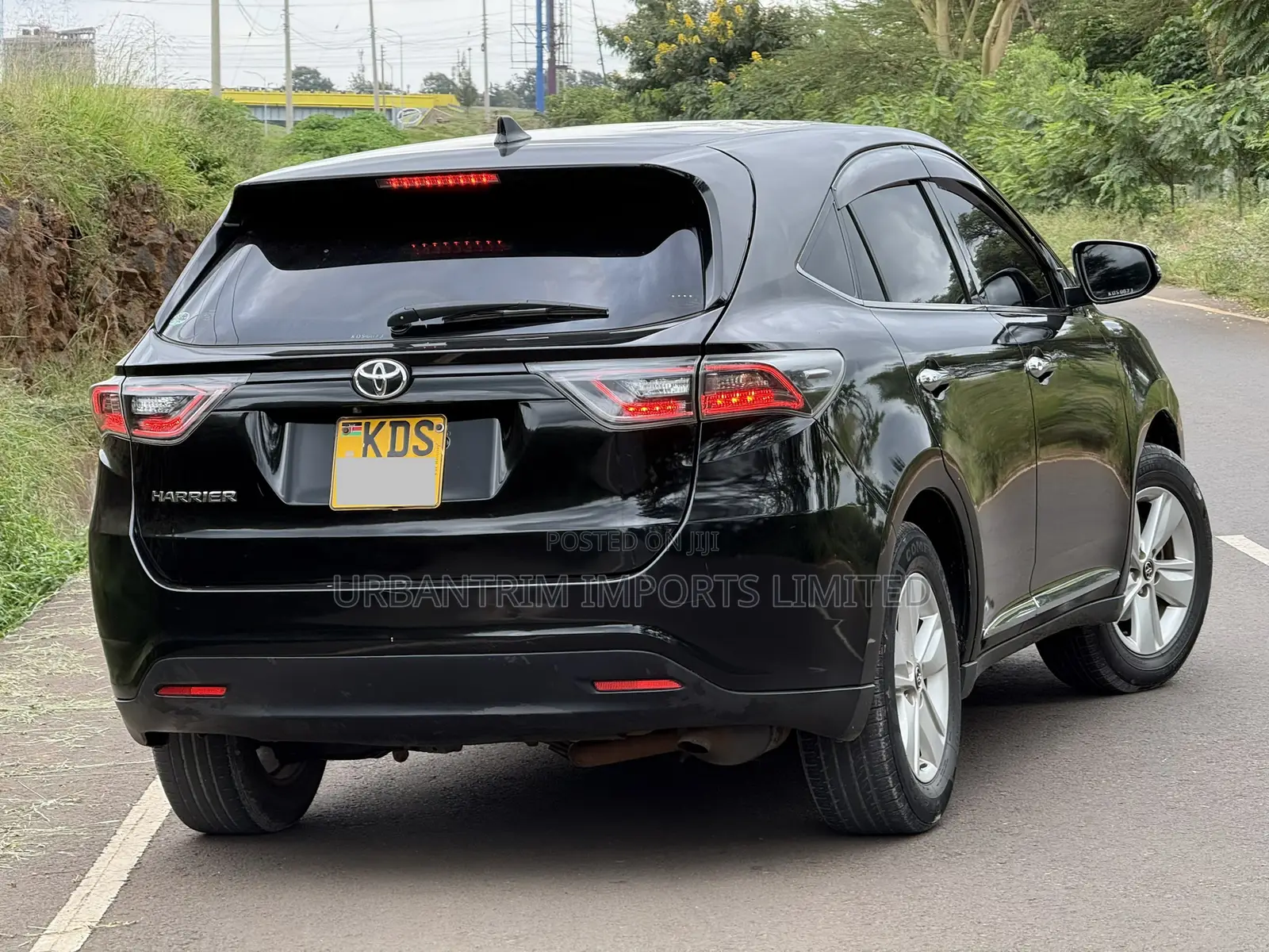 Toyota Harrier 2.0 2017 Black