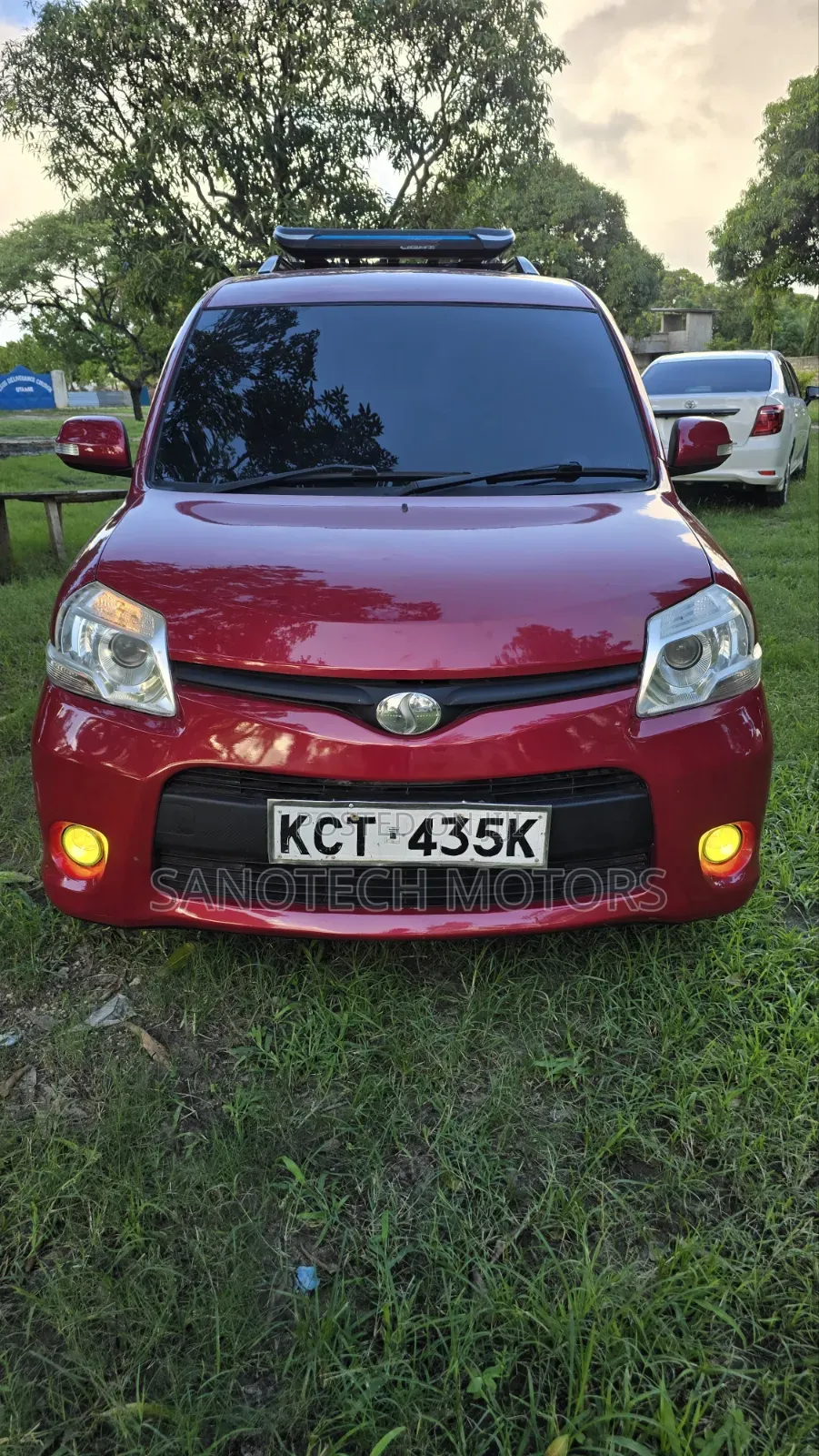 Toyota Sienta 2011 Red