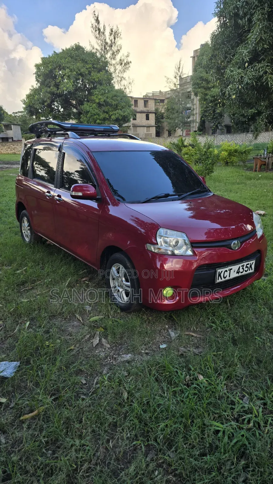 Toyota Sienta 2011 Red