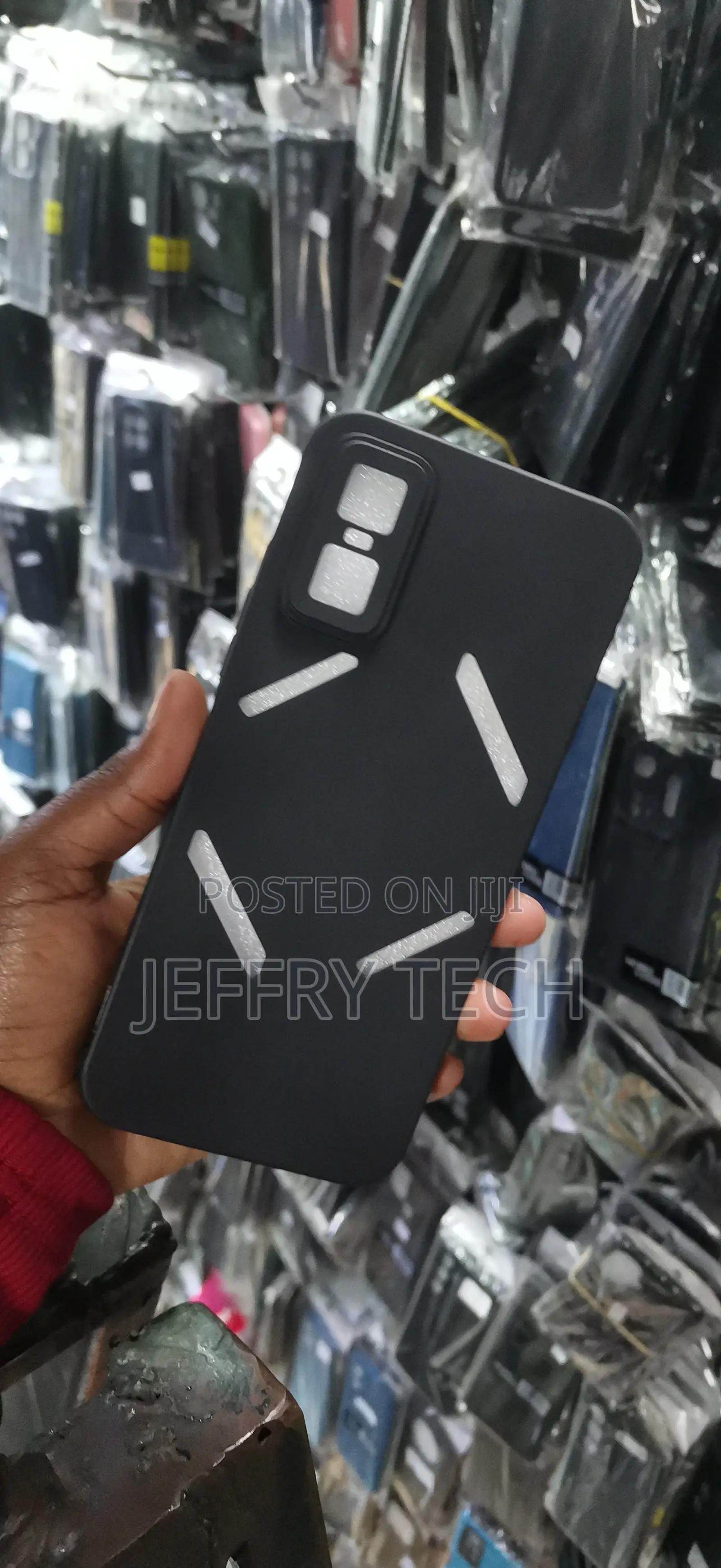 Infinix Gt 30 Pro Distinct Silver Accented Cutouts Case-Black