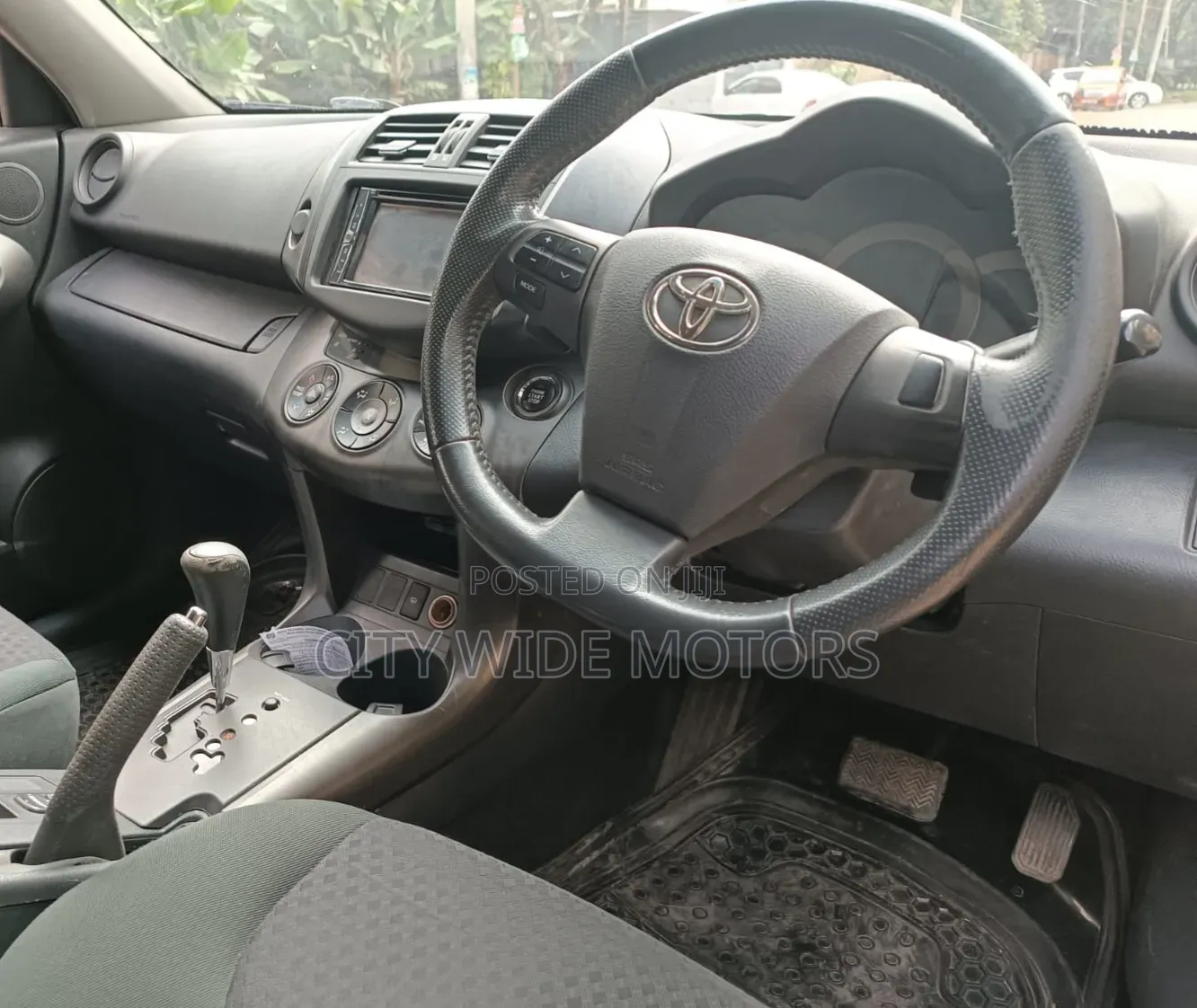 Toyota Vanguard 2010 Gray