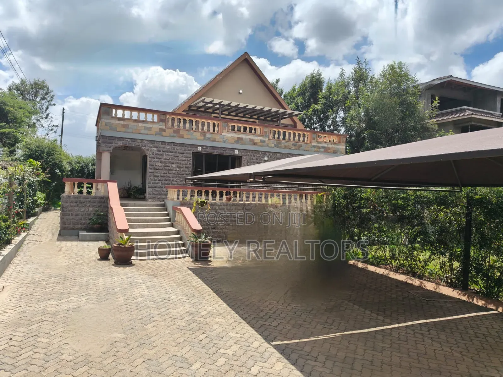4bdrm Maisonette in Kerarapon Drive for sale