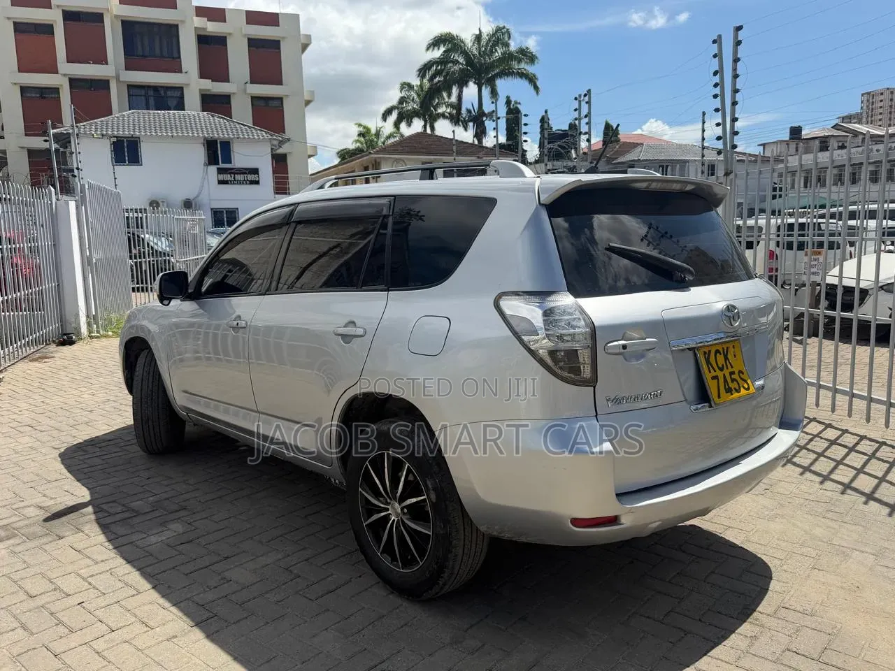 Toyota Vanguard 2011 Silver