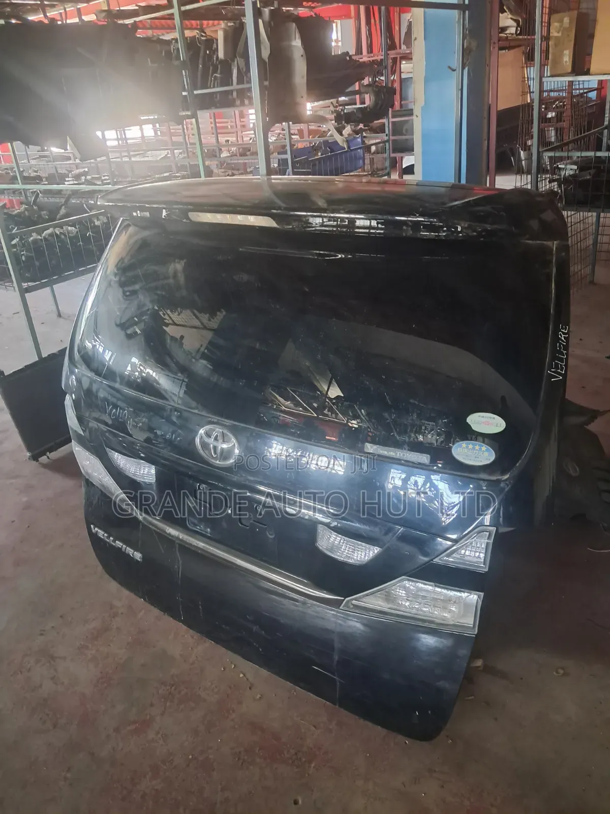 Vellfire Boot/Tailgate