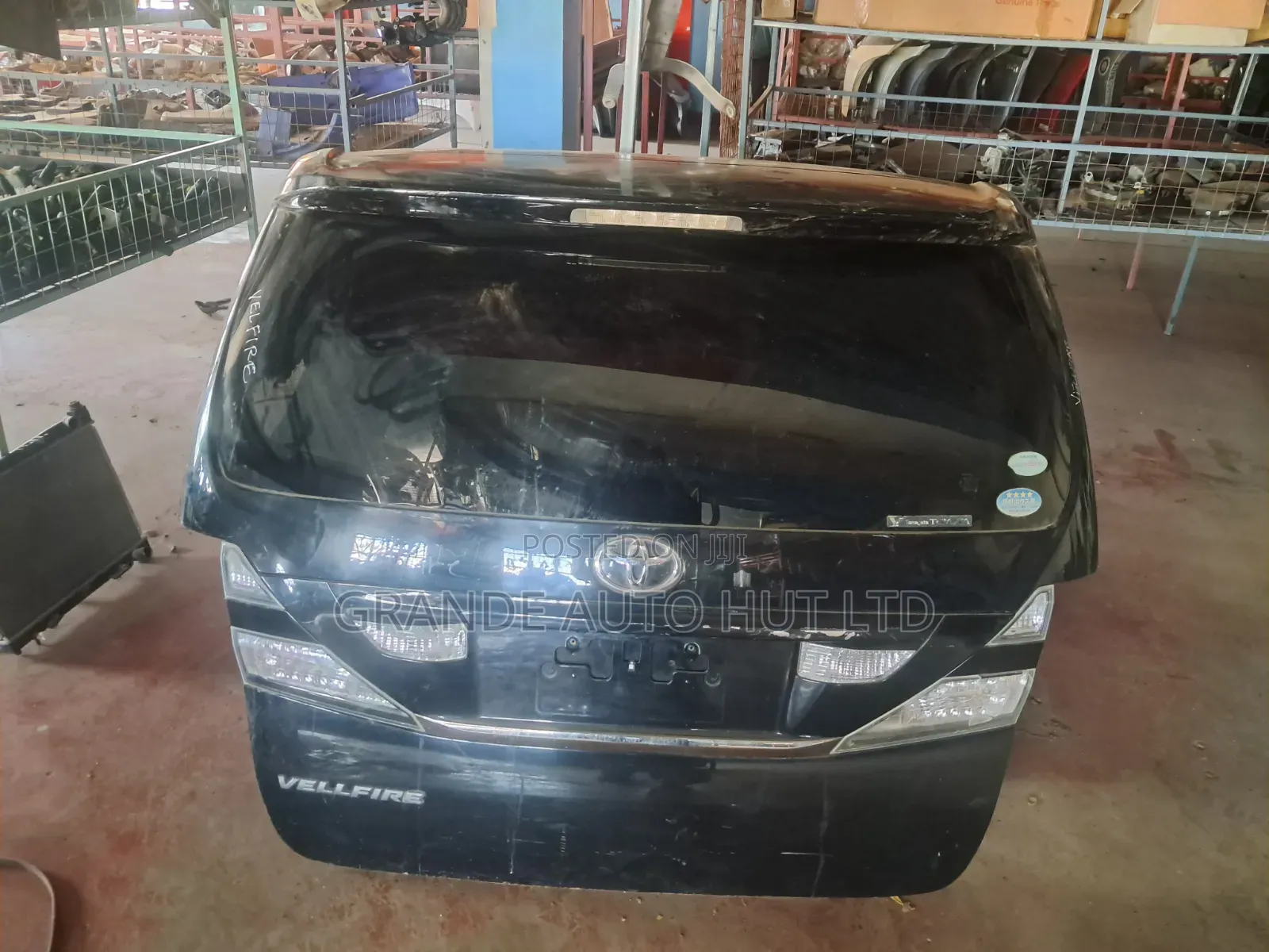 Vellfire Boot/Tailgate