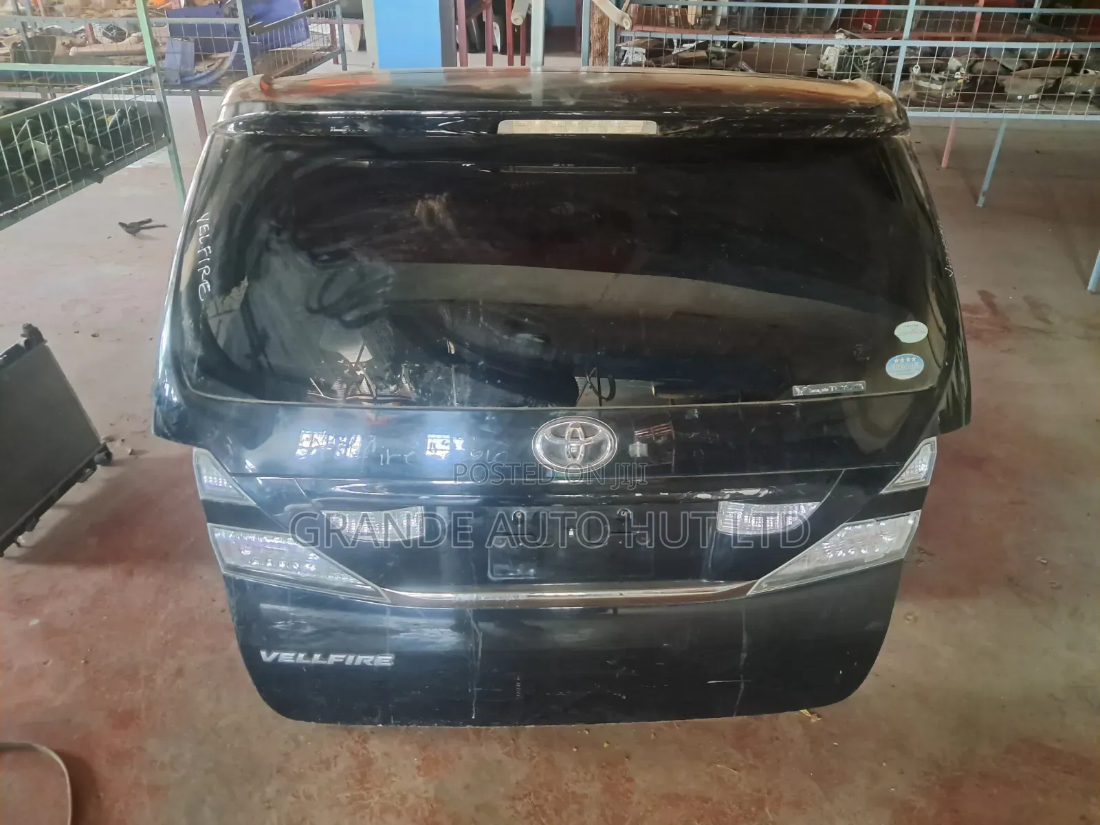 Vellfire Boot/Tailgate