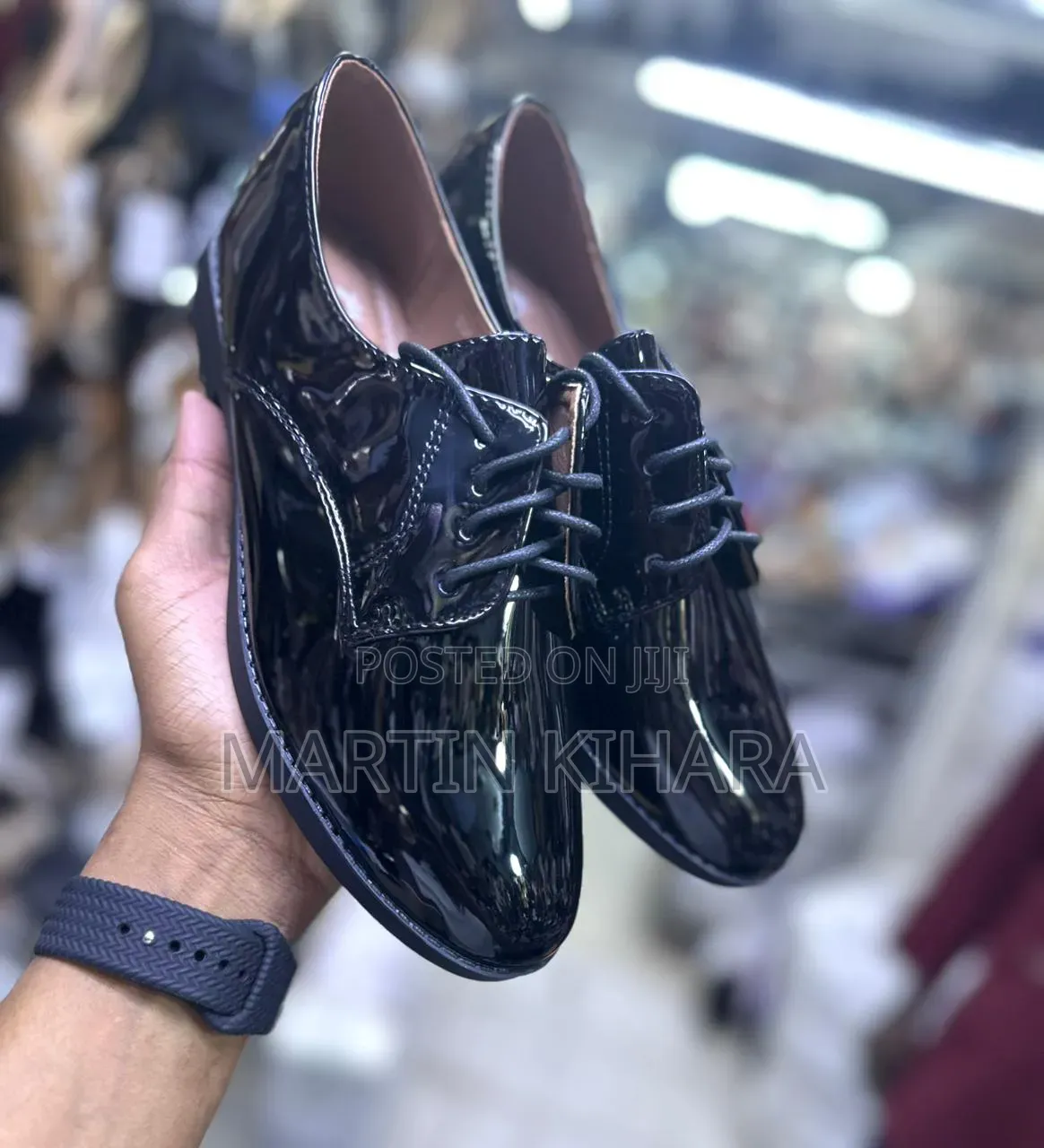 Laced Wetlook Brogues