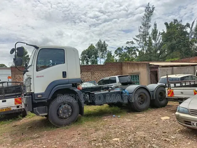 Isuzu Giga 13,578kms 7,790 Cc Manual Diesel White