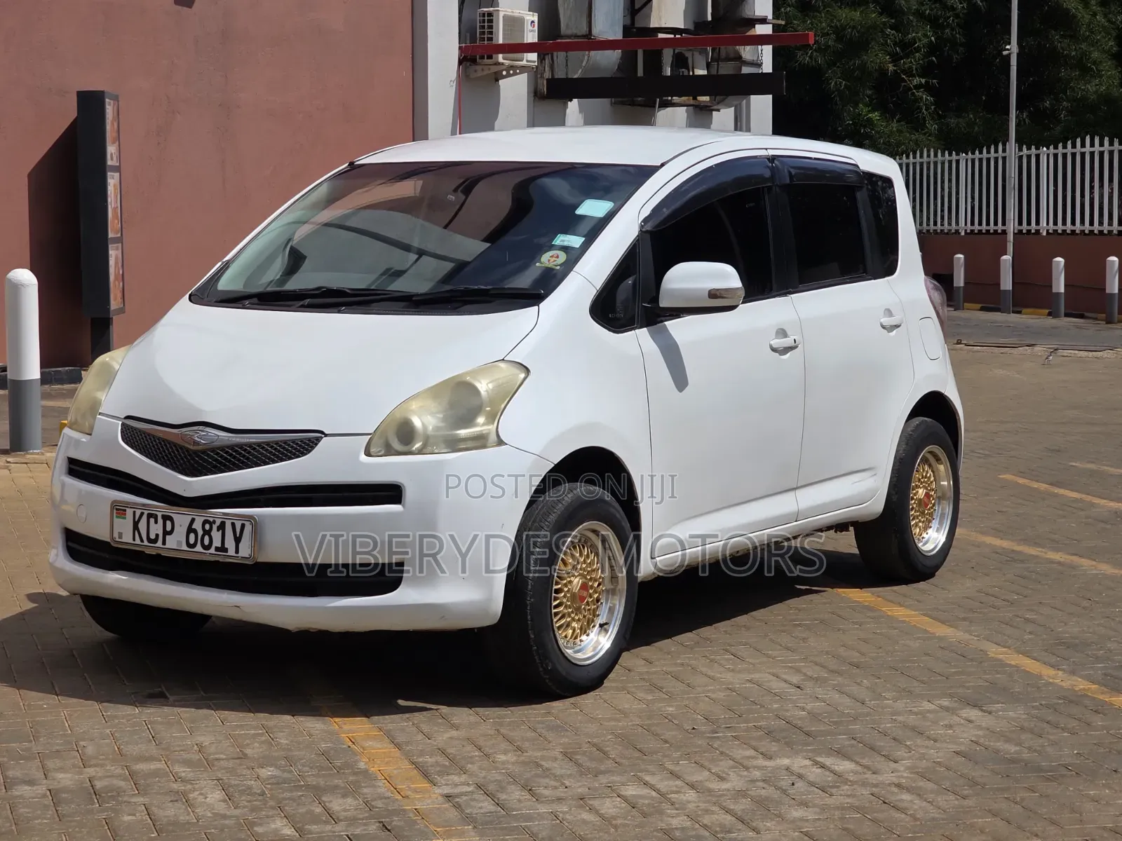 Toyota Ractis 2011 White