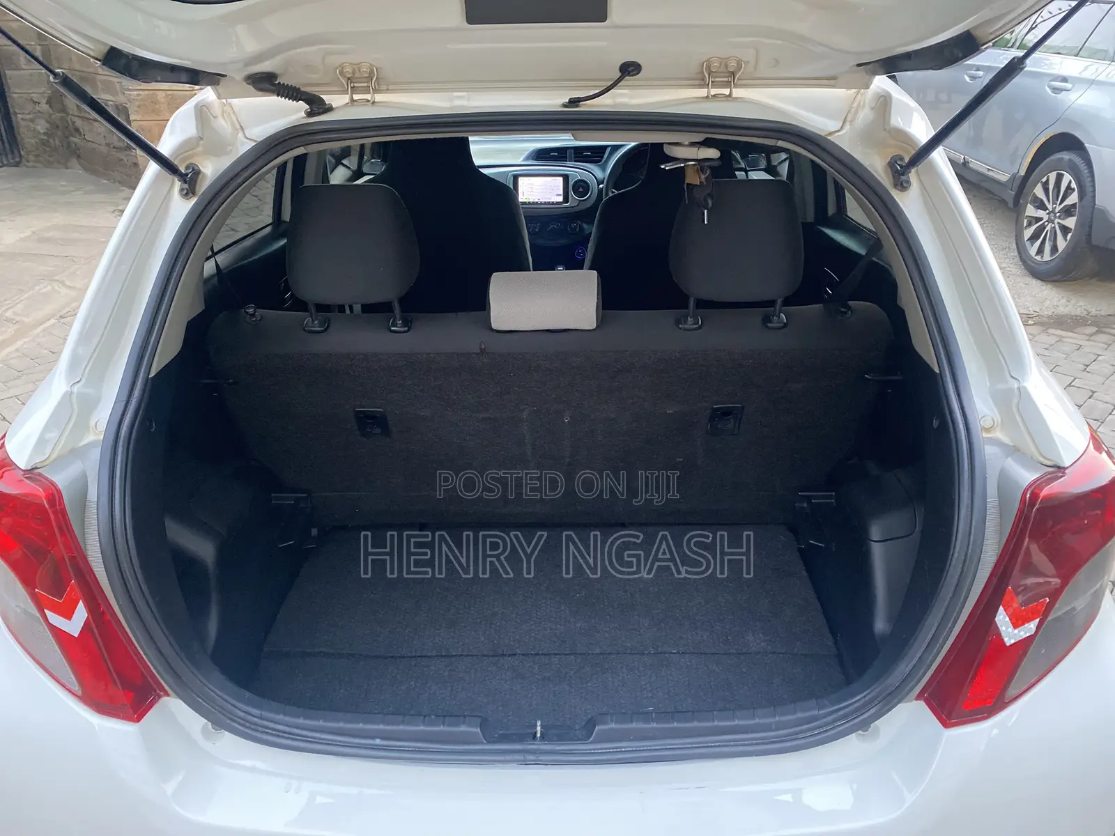 Toyota Vitz 2013 White