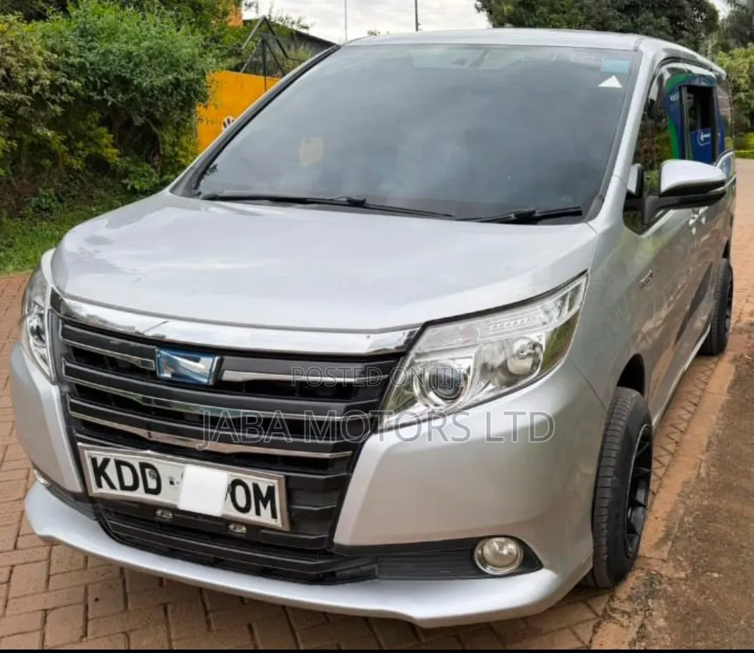 Toyota Noah 2014 Silver
