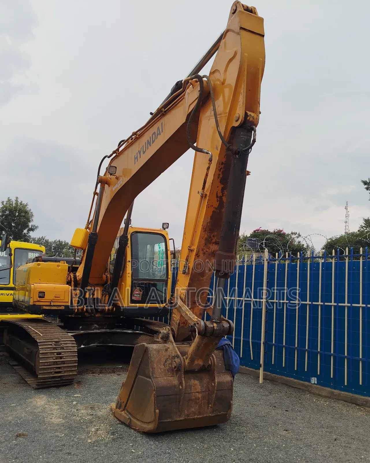 Hyundai Robex 2200 – 22 Ton Excavator