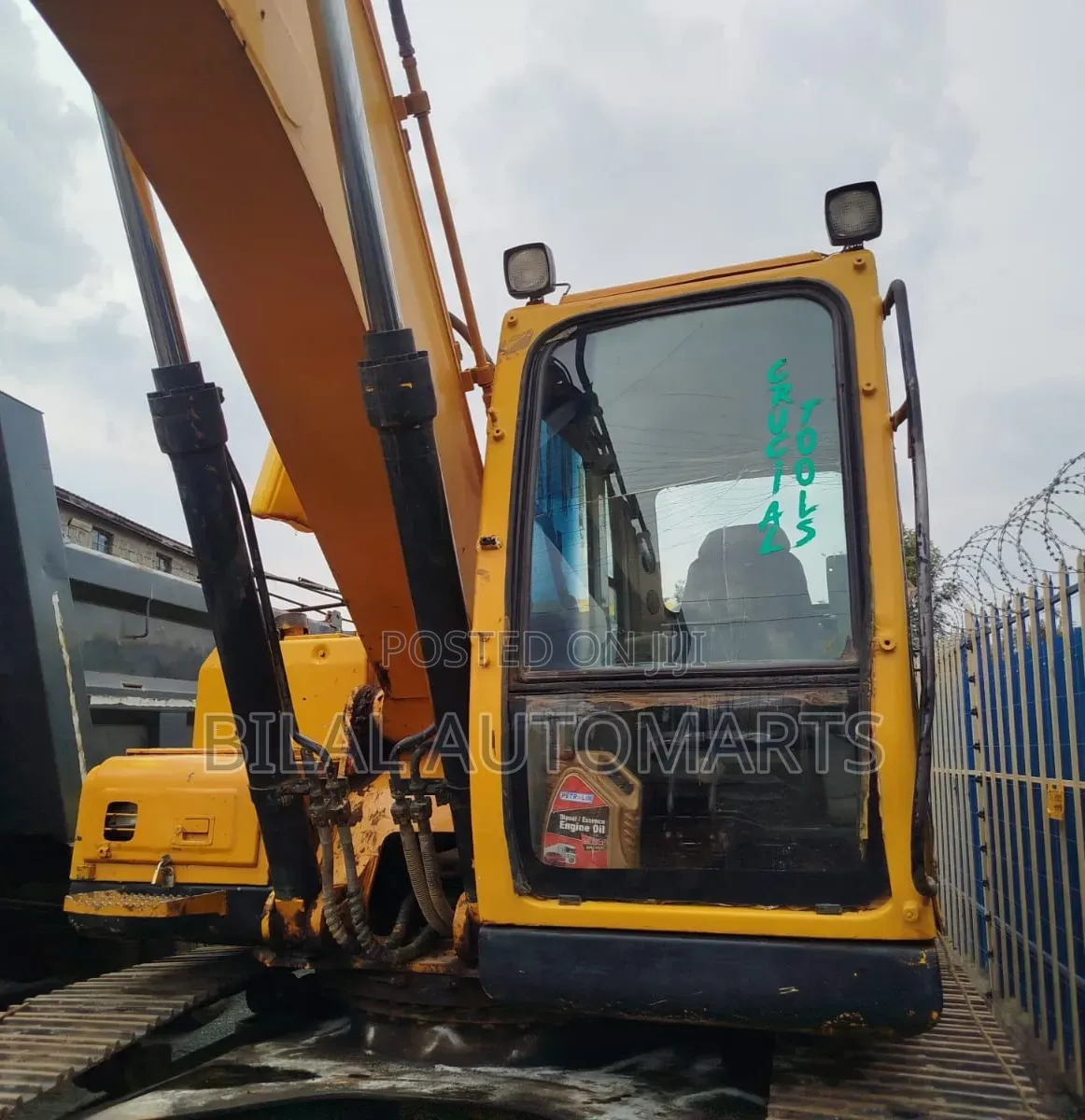 Hyundai Robex 2200 – 22 Ton Excavator