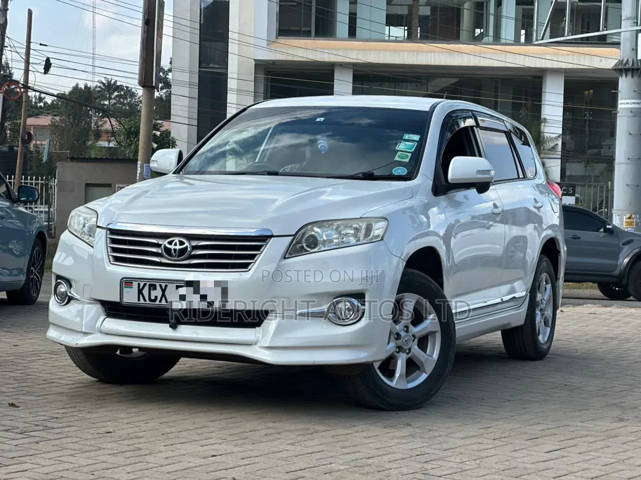 Toyota Vanguard 2012 White
