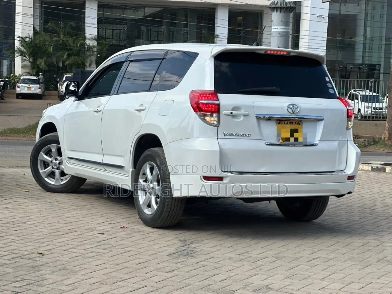 Toyota Vanguard 2012 White