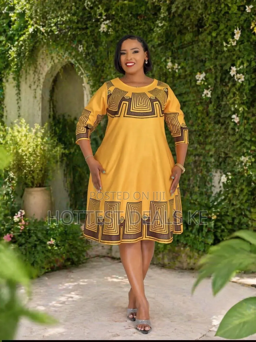 Senori Knee-Length Dresses