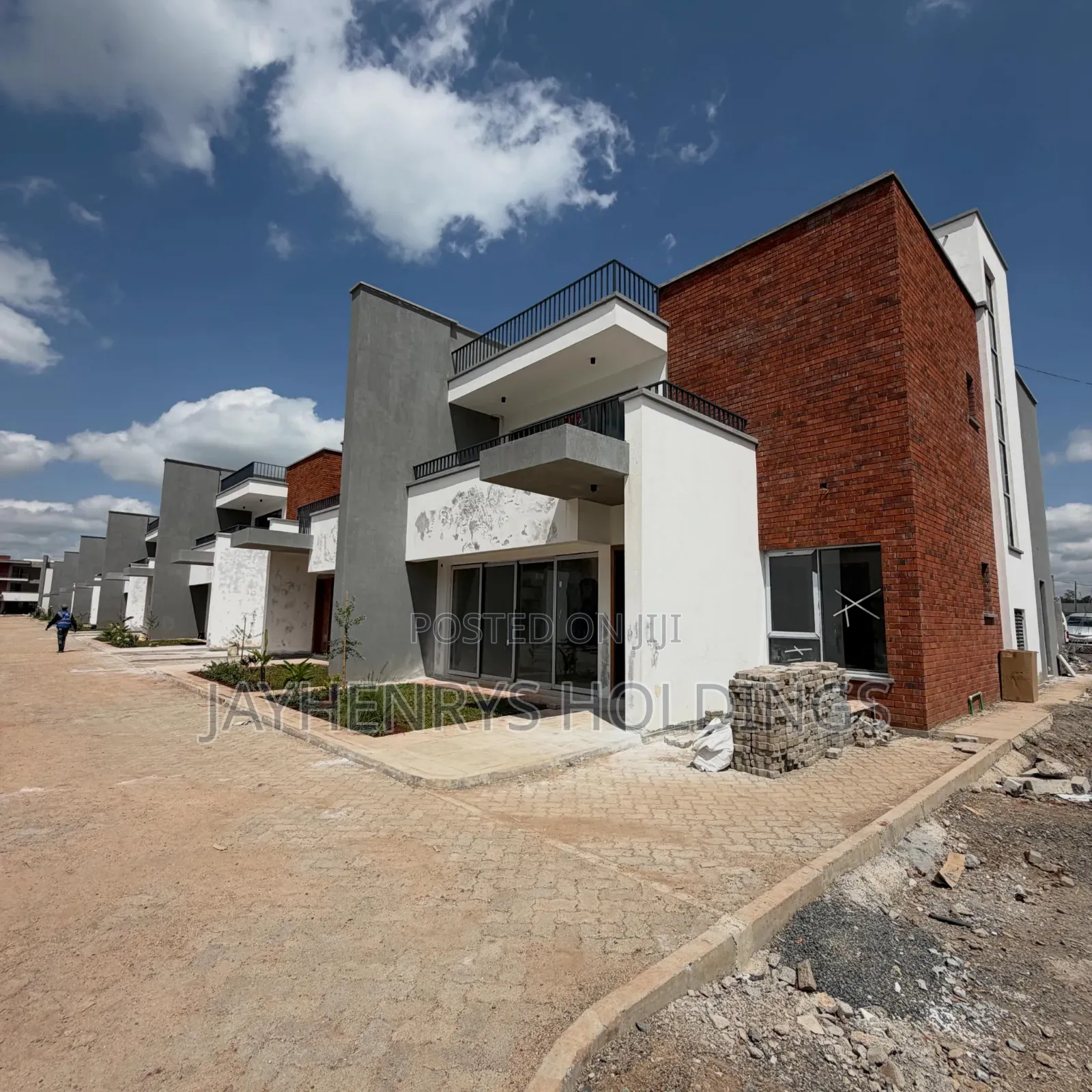 4bdrm House in Phenom Estate for sale