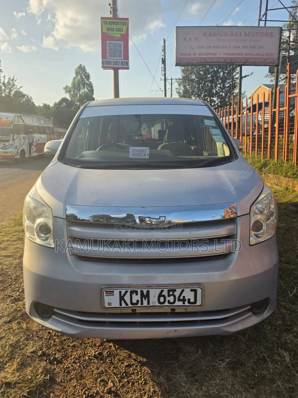 Toyota Noah 2010 Silver