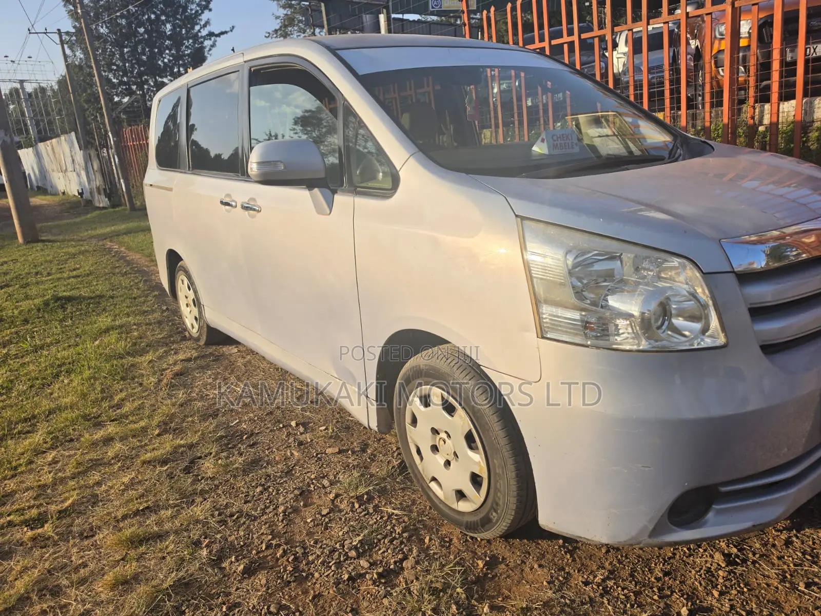 Toyota Noah 2010 Silver