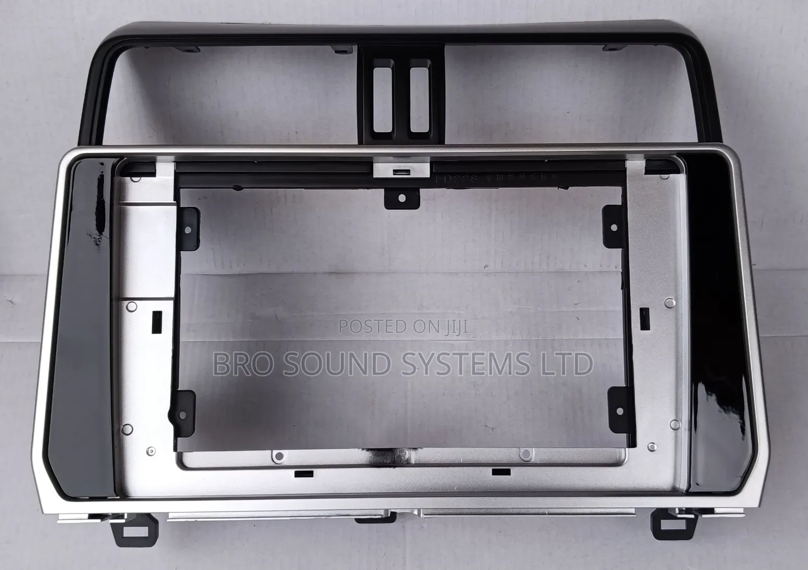 Toyota Land Cruiser Prado 150 10.1-Inch Android Radio Fascia / Console