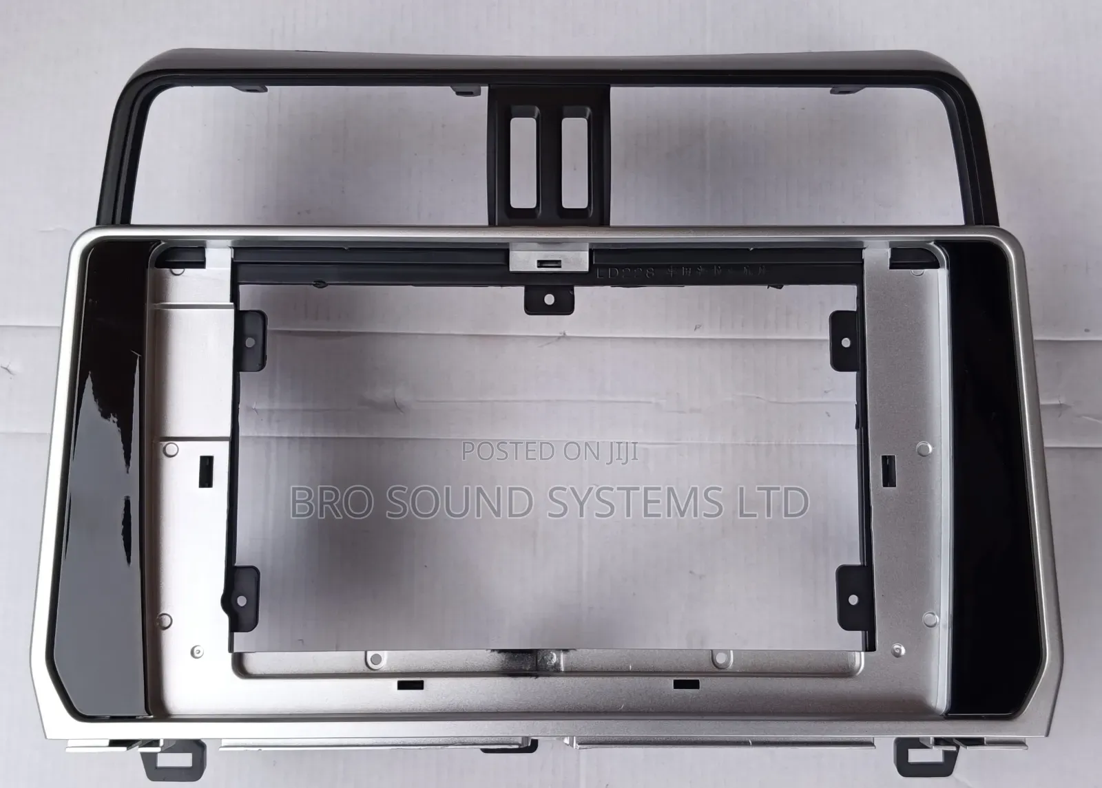 Toyota Land Cruiser Prado 150 10.1-Inch Android Radio Fascia / Console