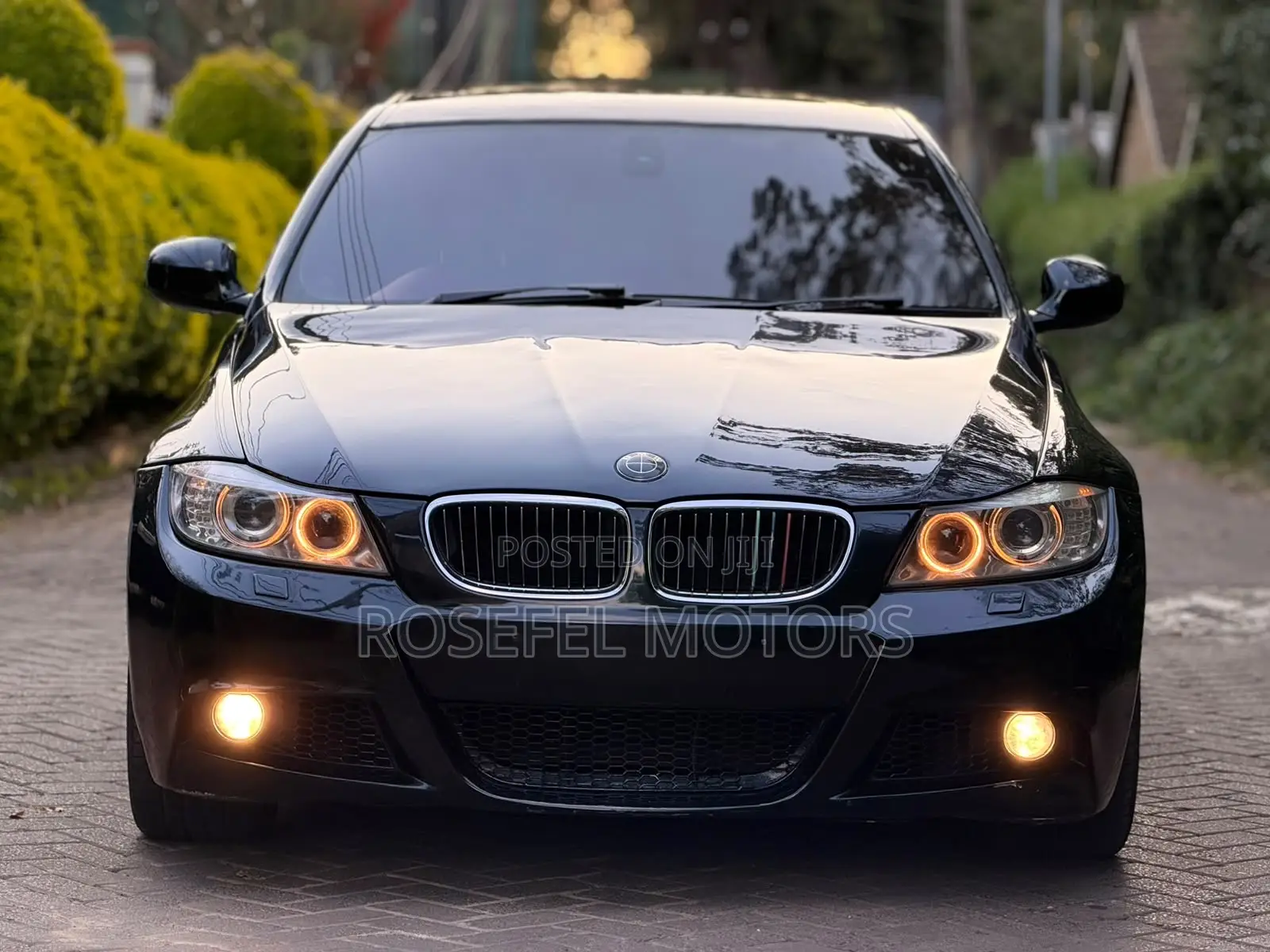 BMW 320i Sedan RWD 2011 Black
