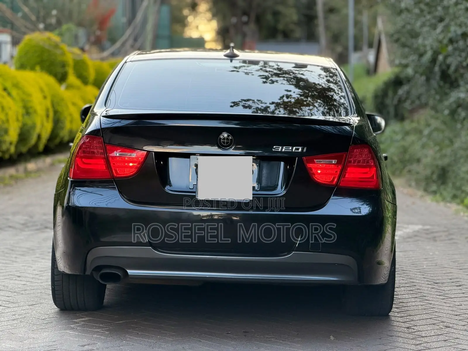 BMW 320i Sedan RWD 2011 Black