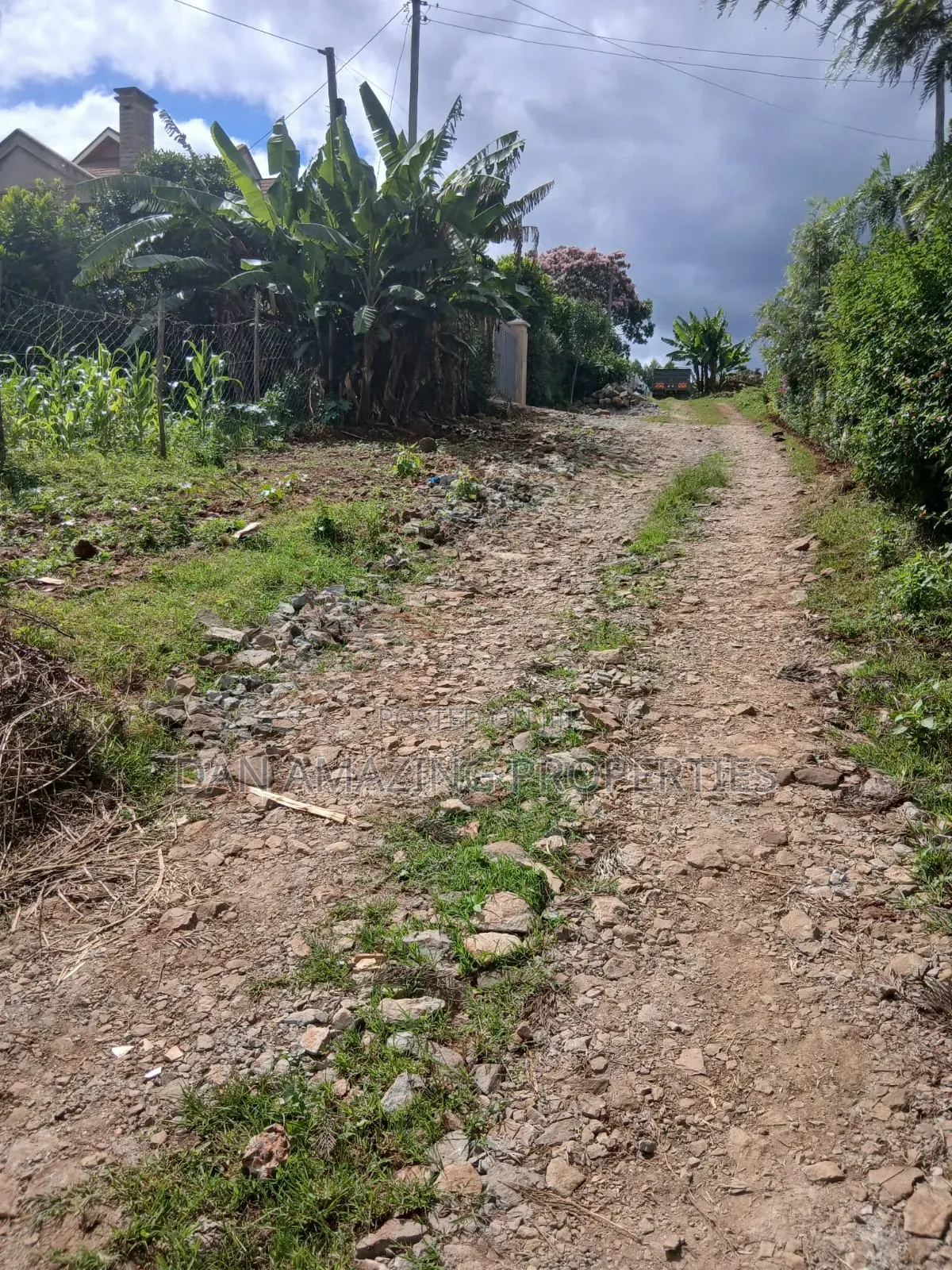 3/4 Acre for Sale in Kerarapon Drive Ideal F Residential Pure Red Soil