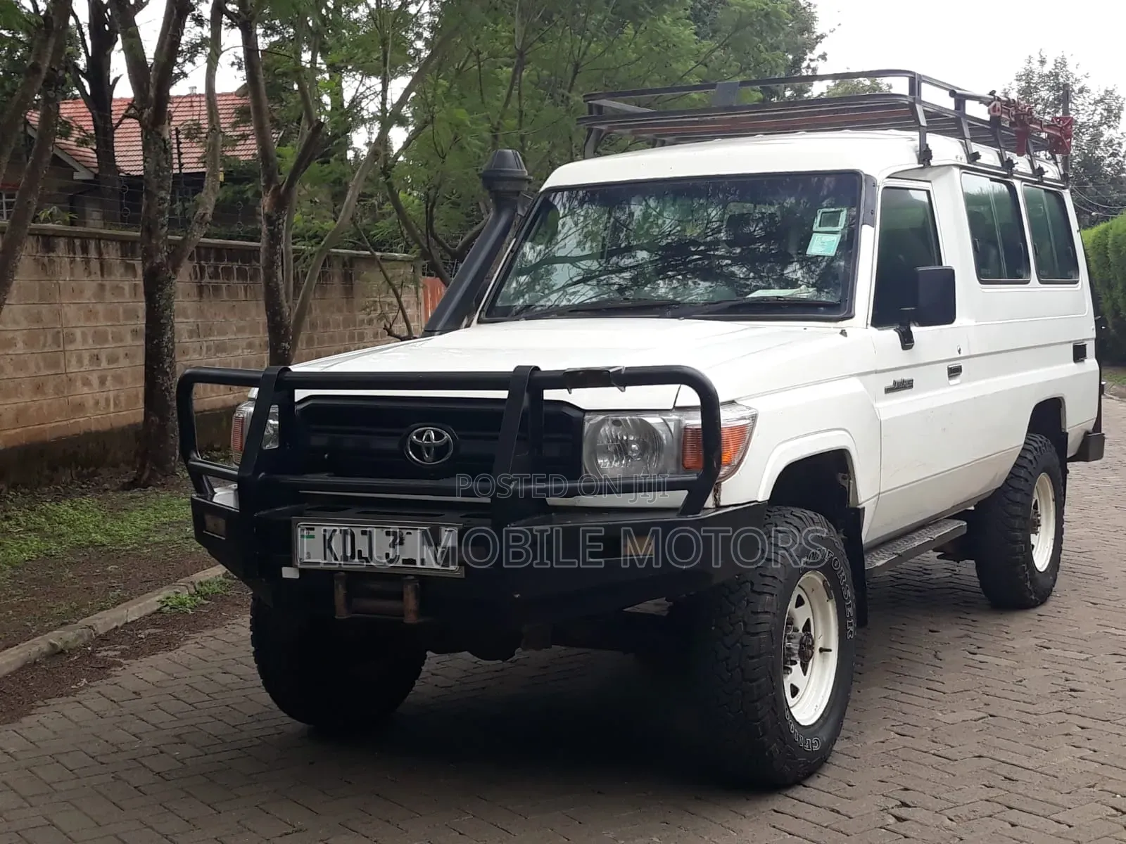 Toyota Land Cruiser 2011 White