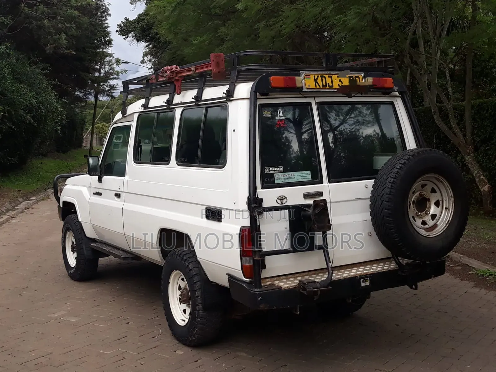 Toyota Land Cruiser 2011 White