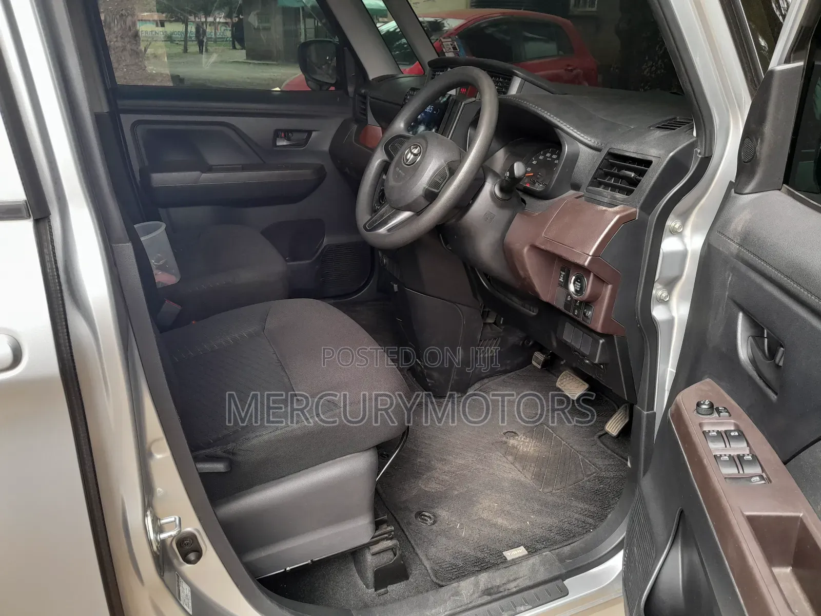 Toyota Tank 1.0 AWD 2018 Silver