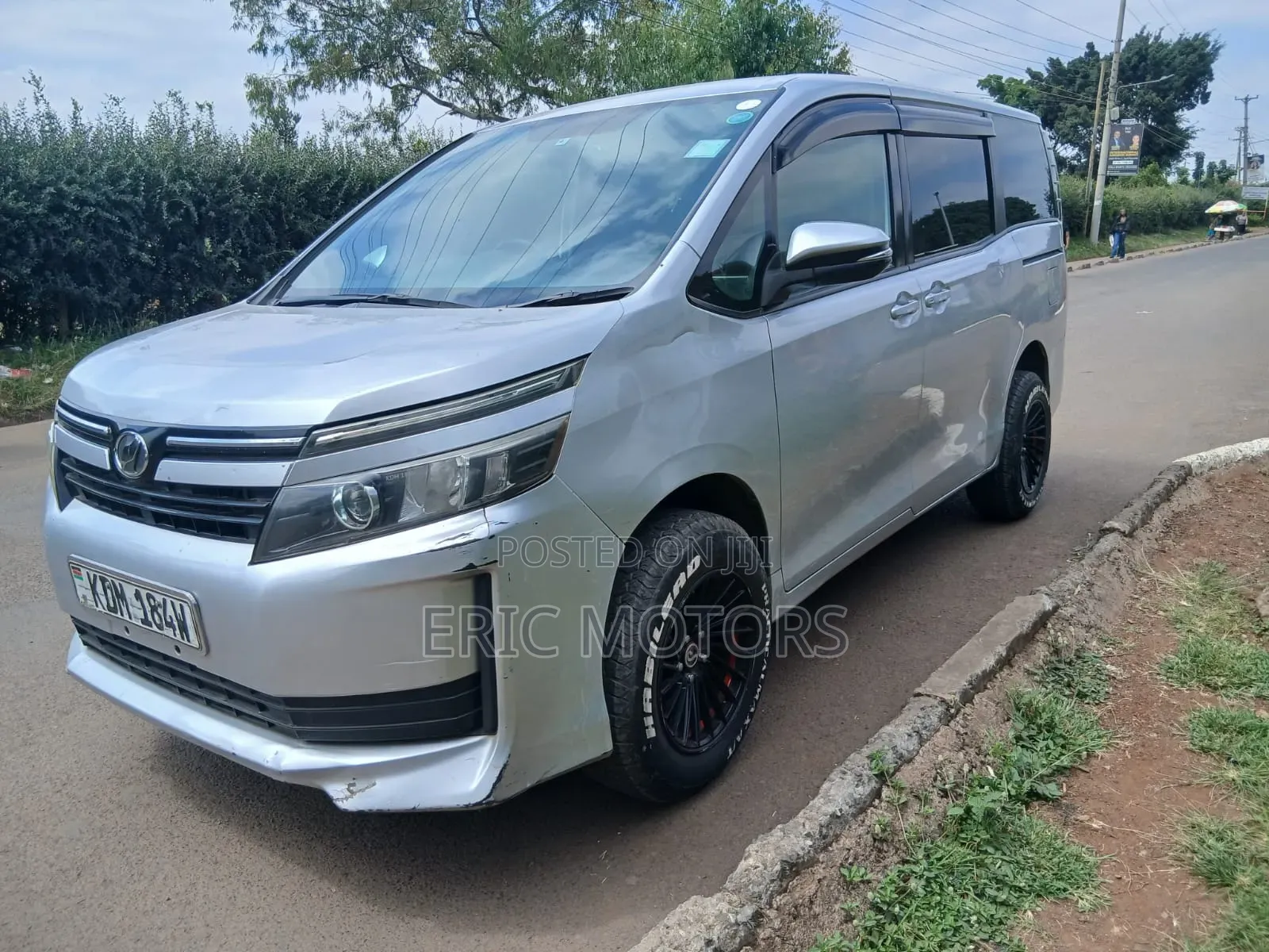 Toyota Noah 2016 Silver