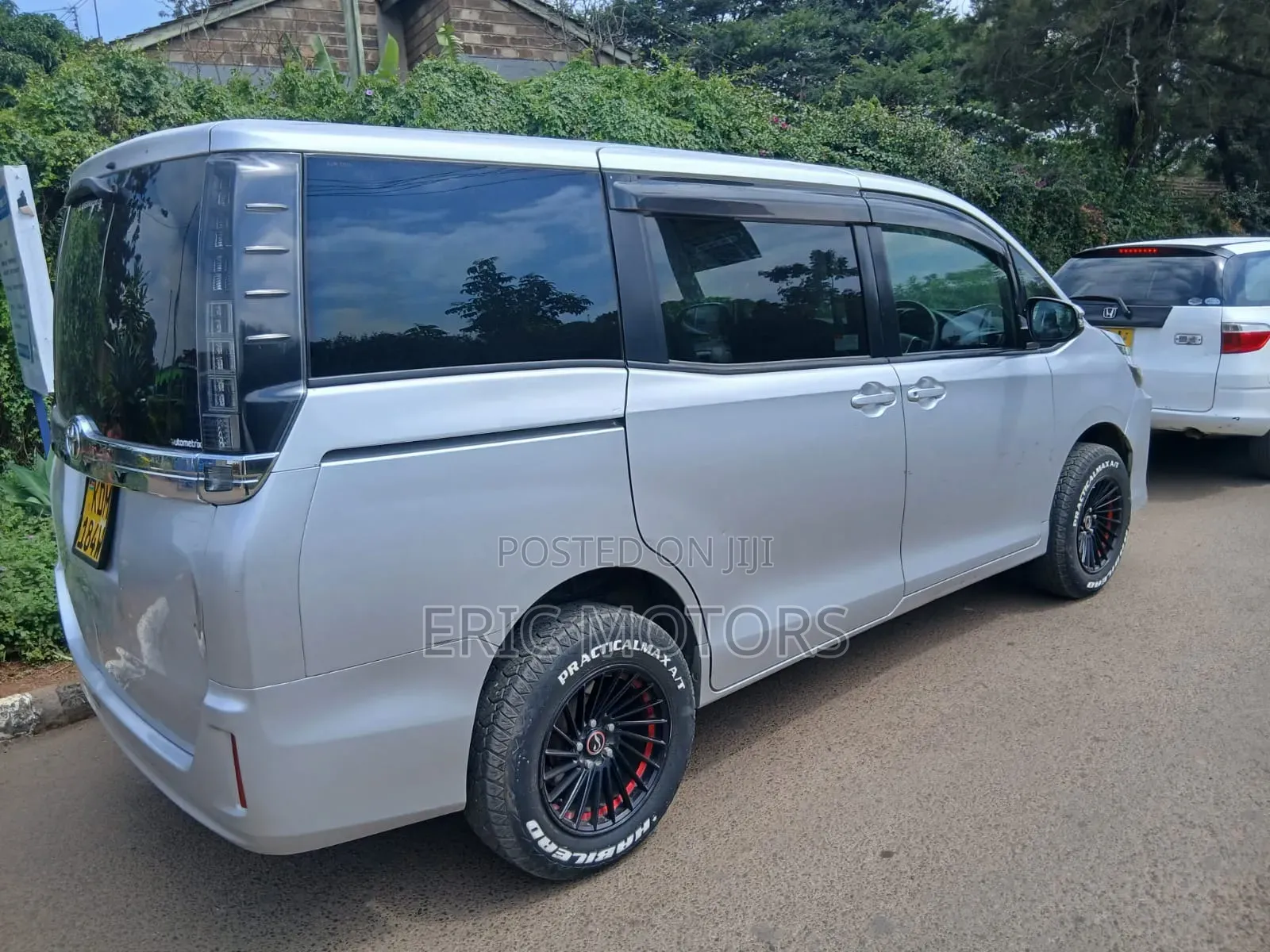 Toyota Noah 2016 Silver