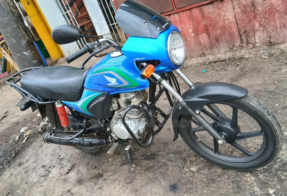 Honda CB 2025 Blue