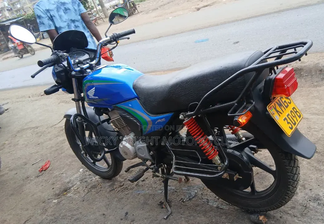 Honda CB 2025 Blue