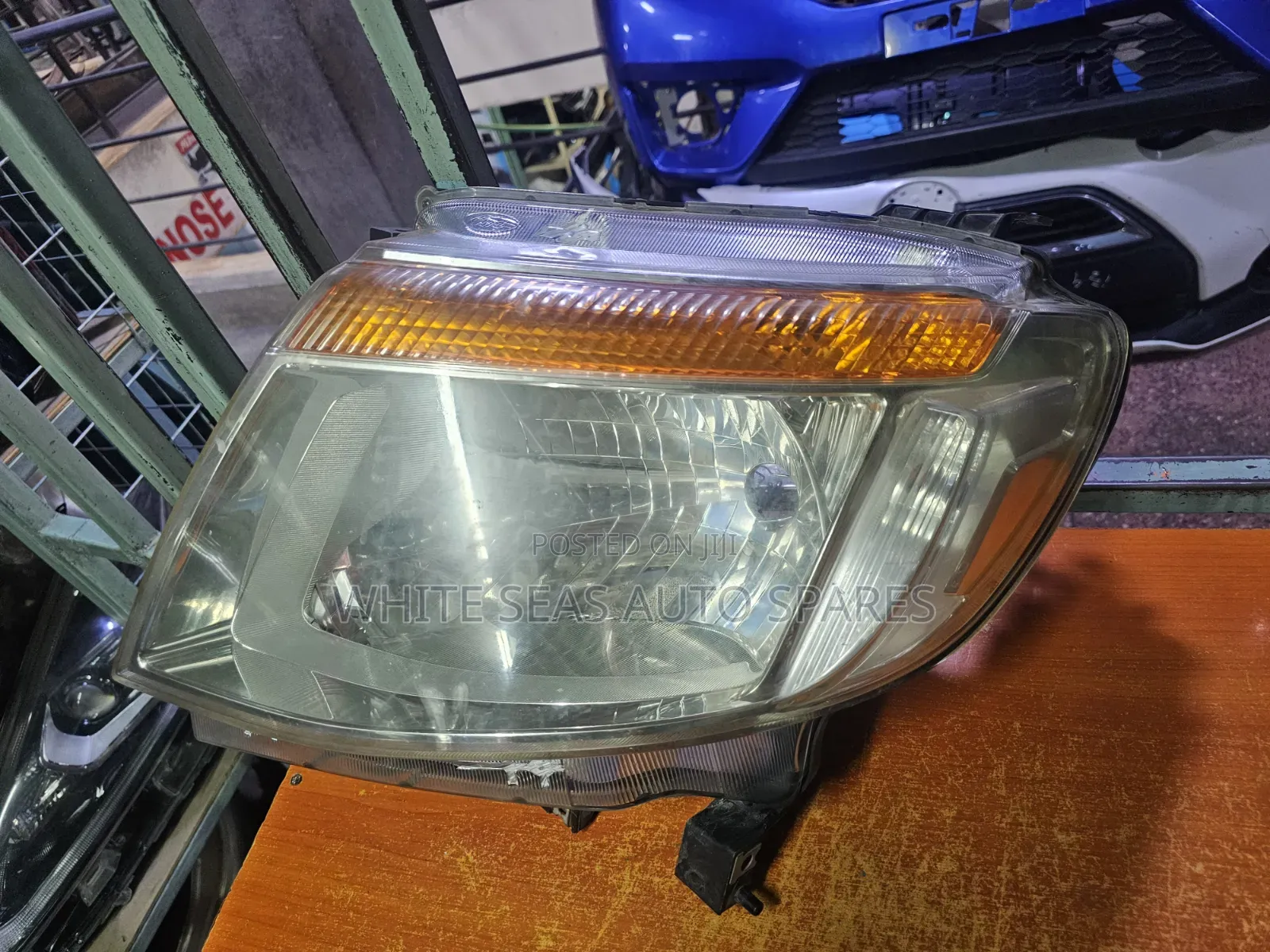 Headlight Ford Ranger 2010