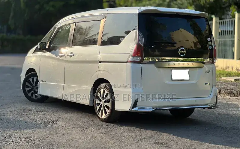Nissan Serena 2018