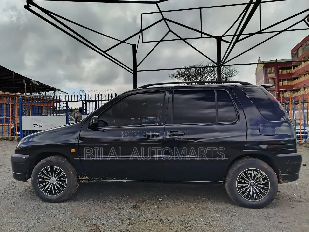 Toyota Raum 2000 Black