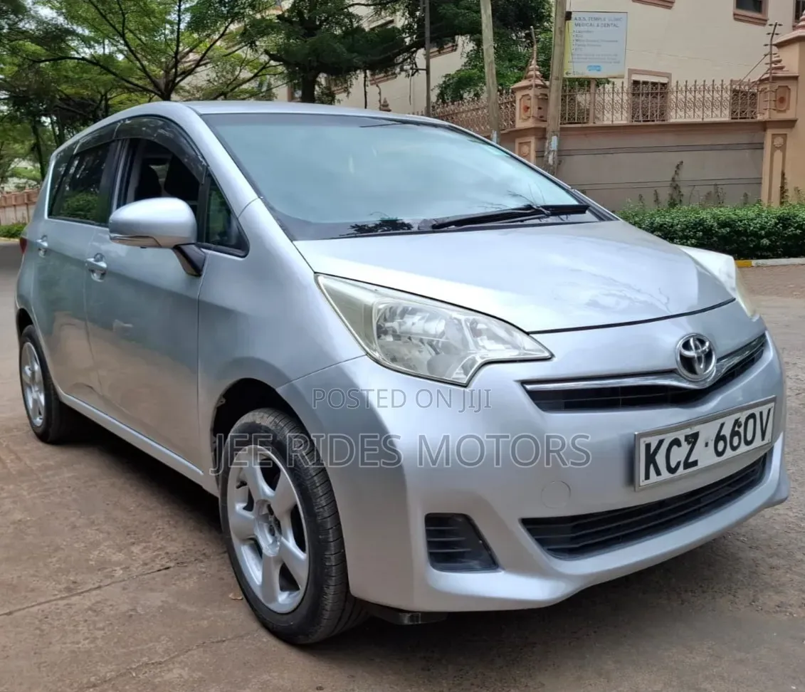 Toyota Ractis 2013 Silver