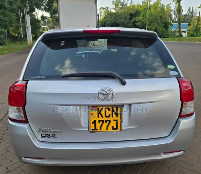 Toyota Corolla Fielder 2012 Silver